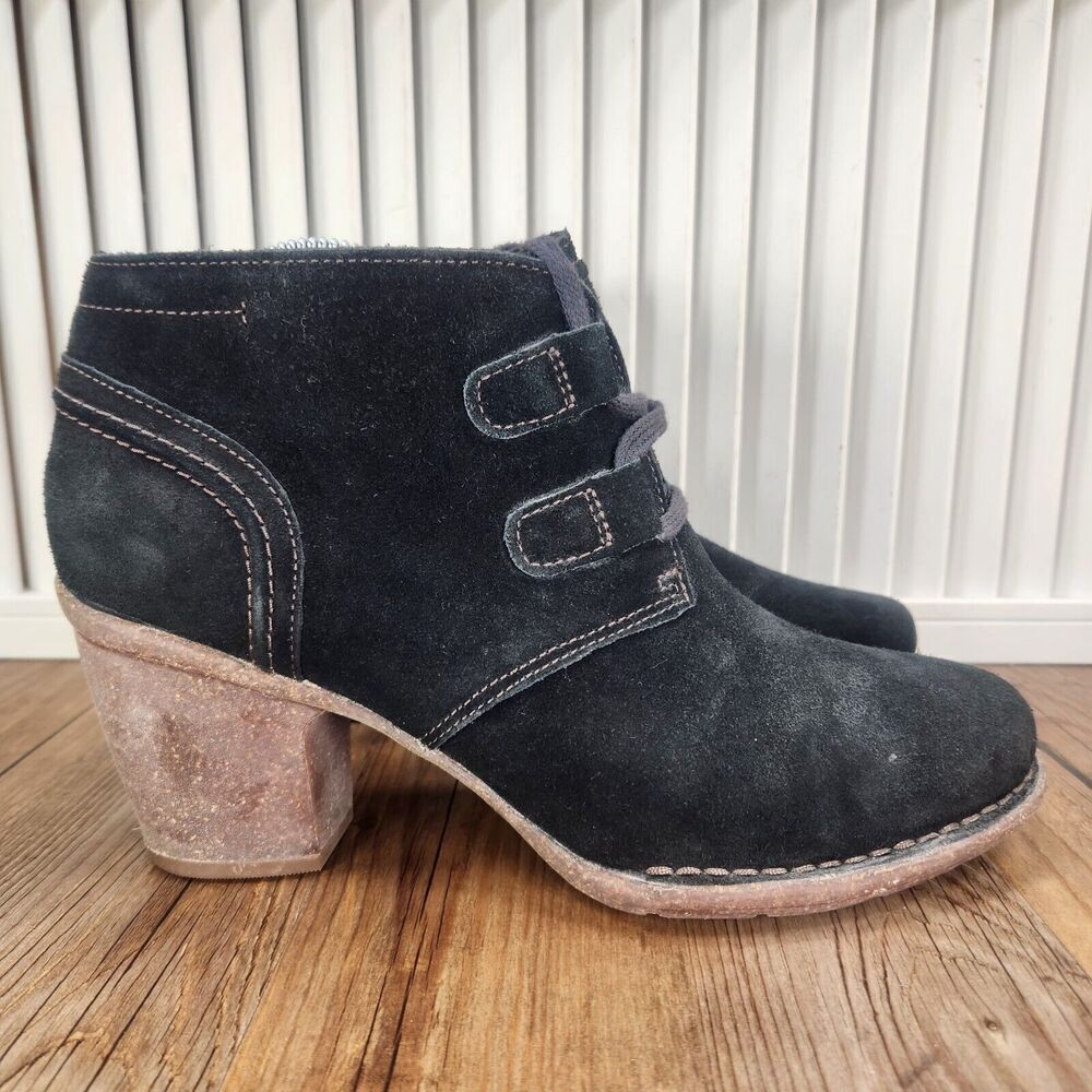Clarks Artisan Carleta Lyon Womens Sz 10M Black Suede Heeled Ankle Booties Boots